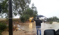 وحدة الطوارئ في مجلس جلجولية تعمل على فتح الشوارع بعد الامطار